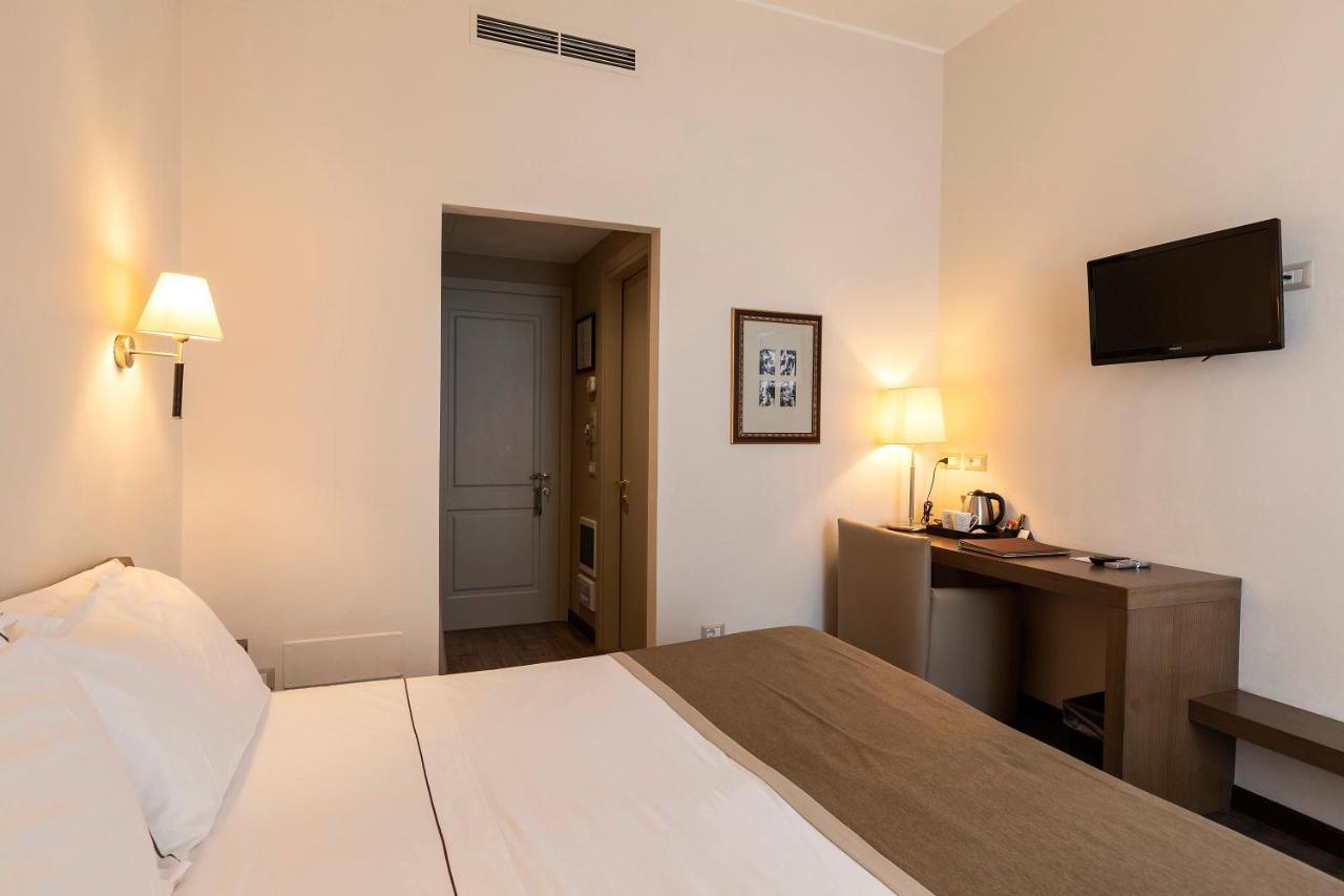 Hotel Royal Victoria, By R Collection Hotels Varenna Bagian luar foto